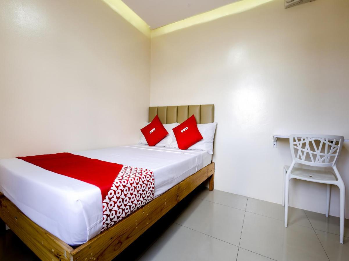 Paranaque City Oyo 783 Freemont Place מראה חיצוני תמונה