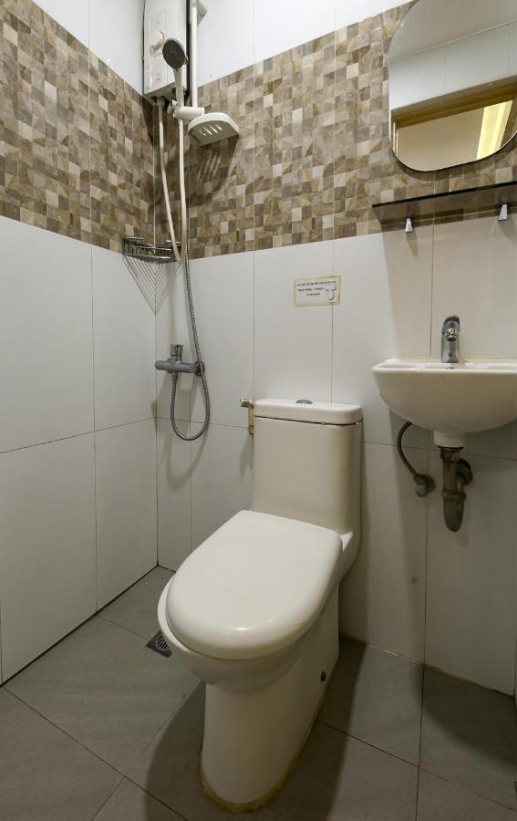 Paranaque City Oyo 783 Freemont Place מראה חיצוני תמונה